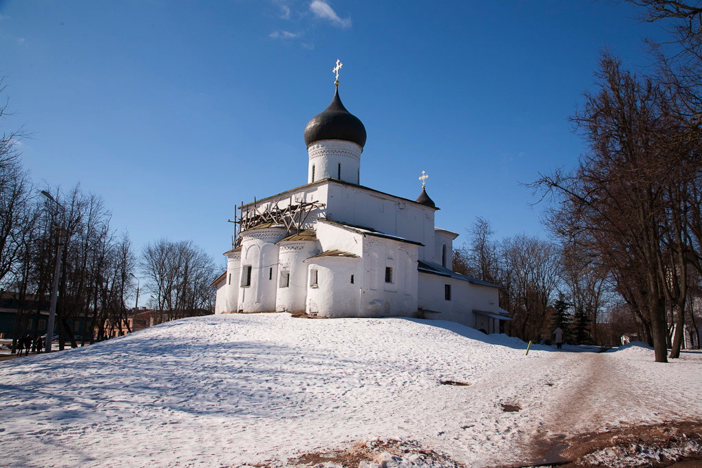 Псковская Церковь Василия зимой